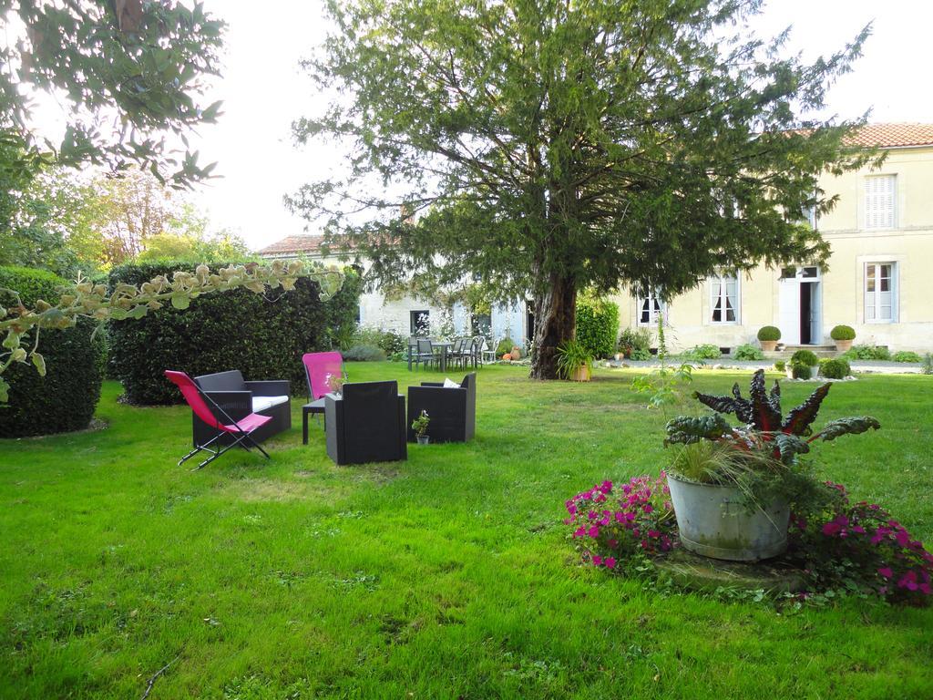 Les 2 Madeleine Bed & Breakfast Saint-Saturnin-du-Bois Eksteriør bilde