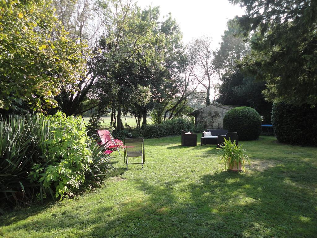 Les 2 Madeleine Bed & Breakfast Saint-Saturnin-du-Bois Eksteriør bilde
