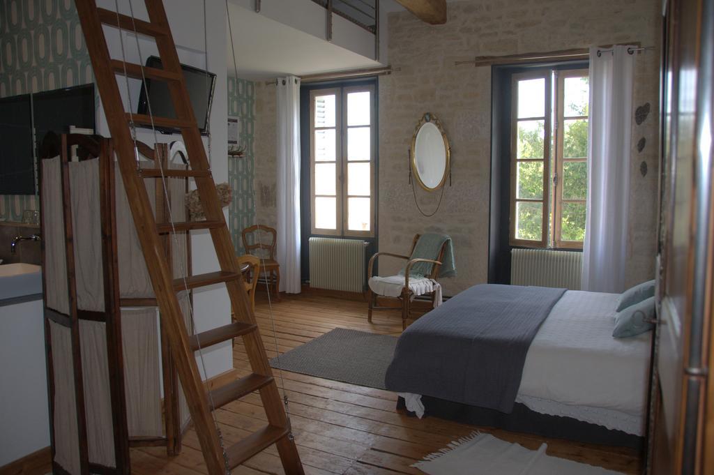 Les 2 Madeleine Bed & Breakfast Saint-Saturnin-du-Bois Eksteriør bilde