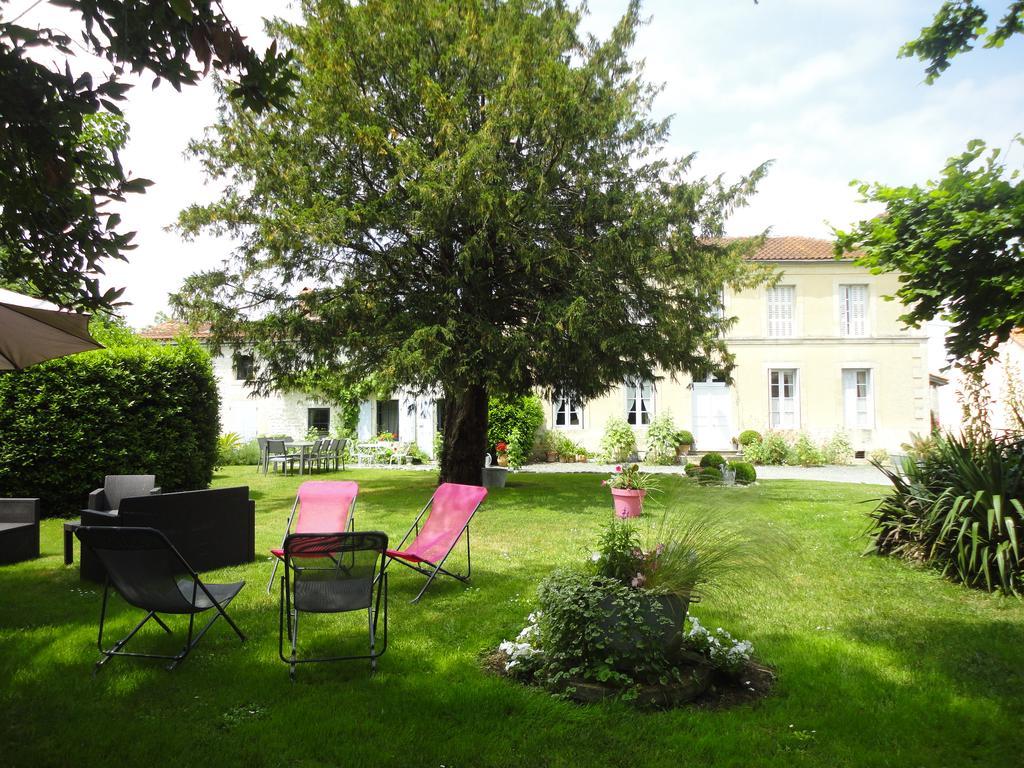 Les 2 Madeleine Bed & Breakfast Saint-Saturnin-du-Bois Eksteriør bilde