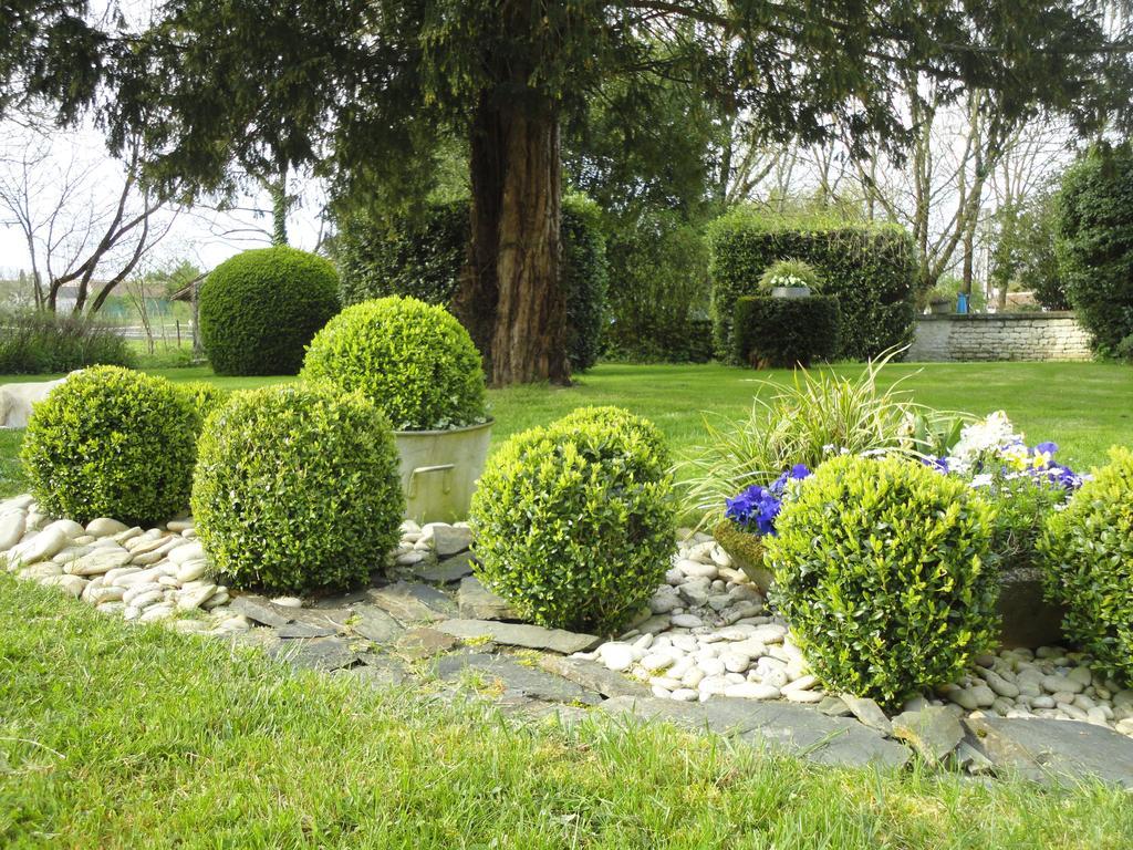 Les 2 Madeleine Bed & Breakfast Saint-Saturnin-du-Bois Eksteriør bilde
