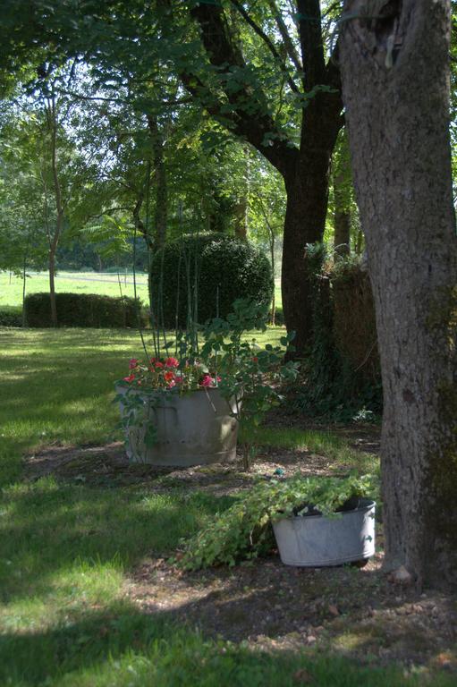 Les 2 Madeleine Bed & Breakfast Saint-Saturnin-du-Bois Eksteriør bilde