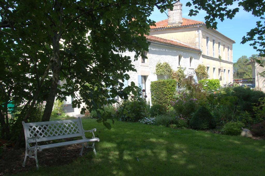 Les 2 Madeleine Bed & Breakfast Saint-Saturnin-du-Bois Eksteriør bilde