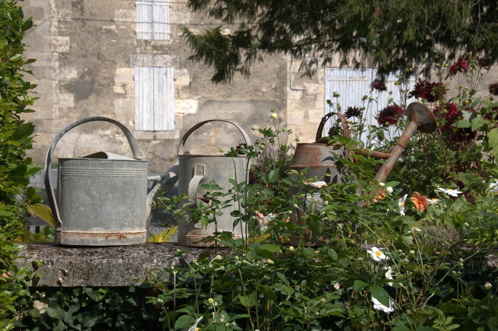Les 2 Madeleine Bed & Breakfast Saint-Saturnin-du-Bois Eksteriør bilde