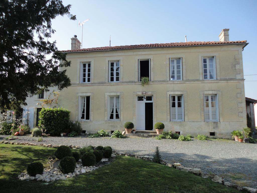Les 2 Madeleine Bed & Breakfast Saint-Saturnin-du-Bois Eksteriør bilde