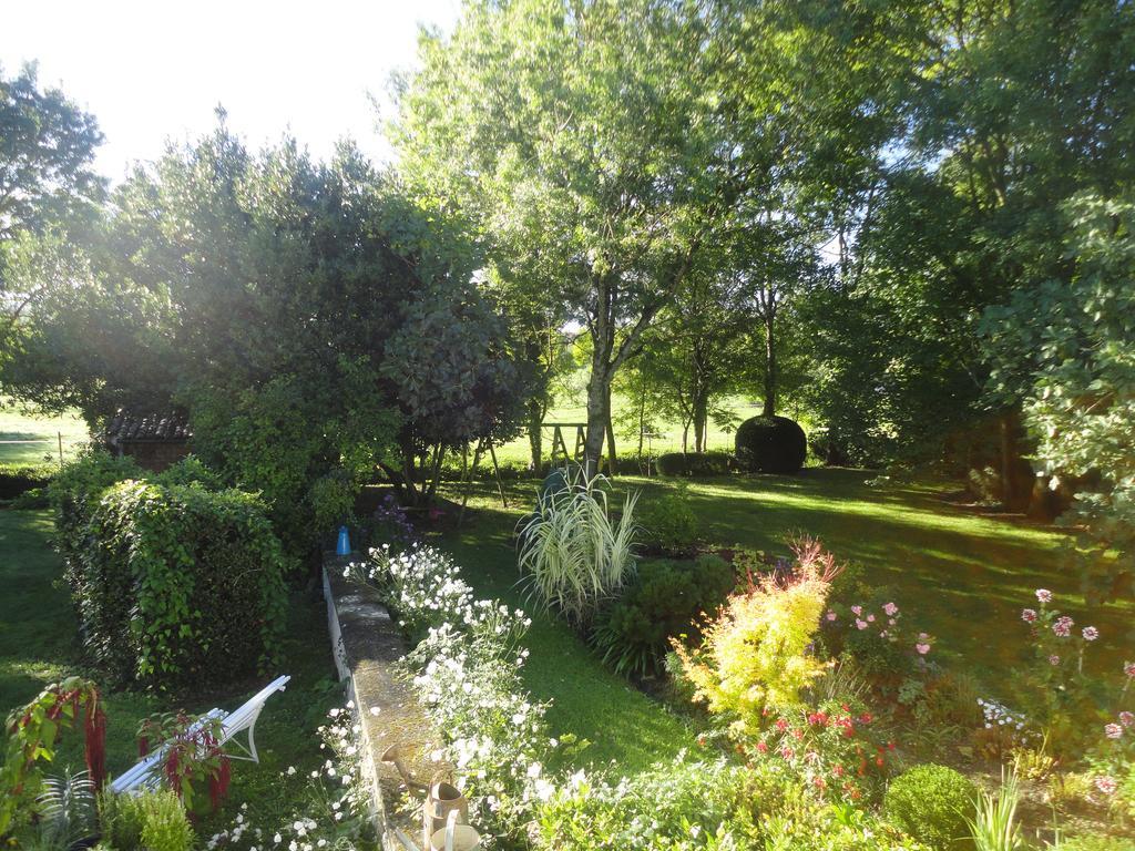 Les 2 Madeleine Bed & Breakfast Saint-Saturnin-du-Bois Eksteriør bilde