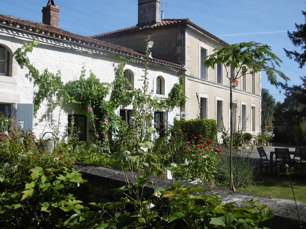 Les 2 Madeleine Bed & Breakfast Saint-Saturnin-du-Bois Eksteriør bilde