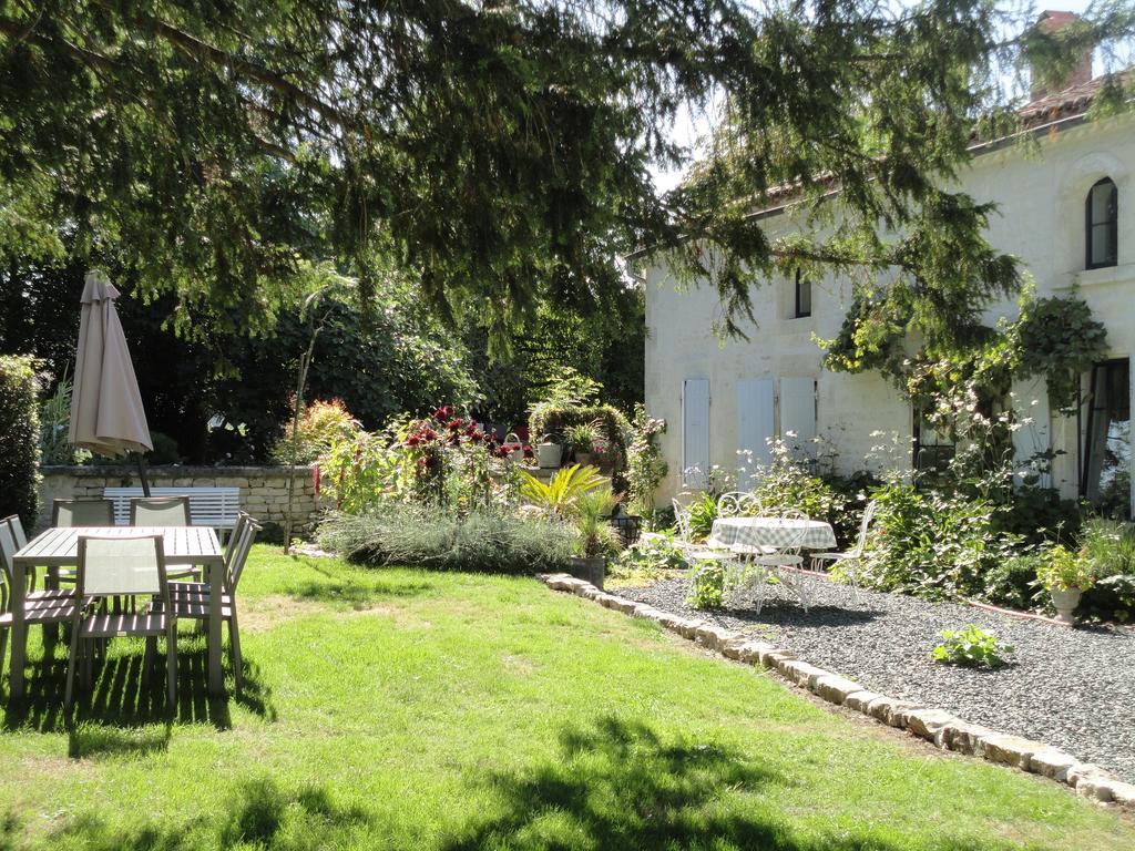 Les 2 Madeleine Bed & Breakfast Saint-Saturnin-du-Bois Eksteriør bilde