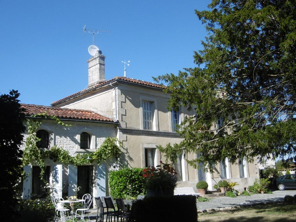 Les 2 Madeleine Bed & Breakfast Saint-Saturnin-du-Bois Eksteriør bilde
