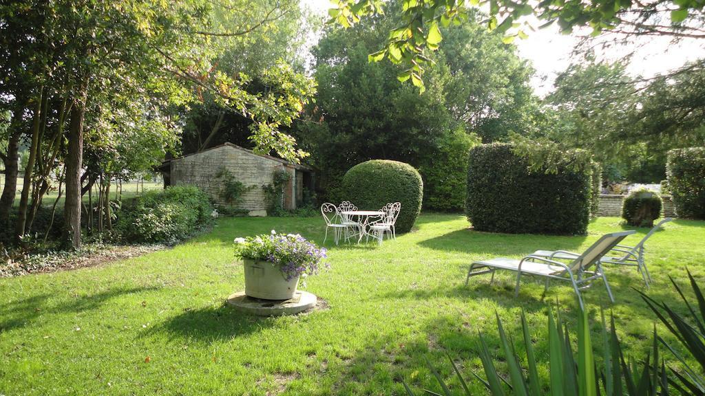 Les 2 Madeleine Bed & Breakfast Saint-Saturnin-du-Bois Eksteriør bilde
