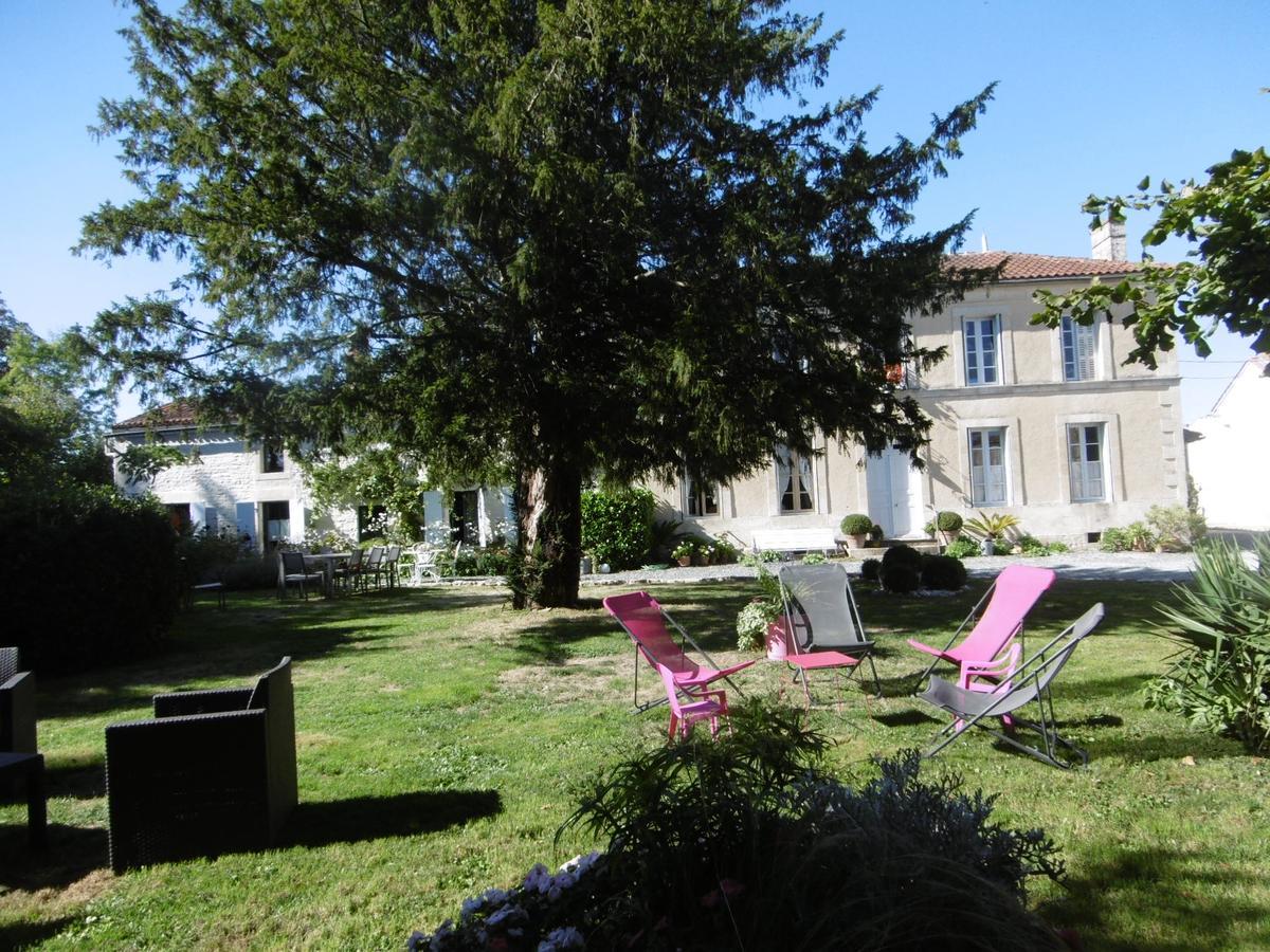 Les 2 Madeleine Bed & Breakfast Saint-Saturnin-du-Bois Eksteriør bilde