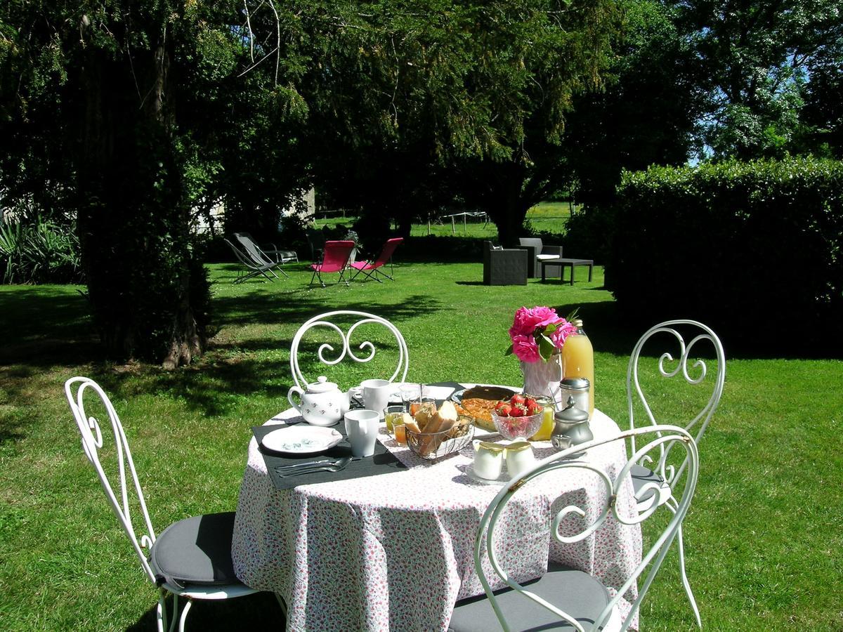 Les 2 Madeleine Bed & Breakfast Saint-Saturnin-du-Bois Eksteriør bilde