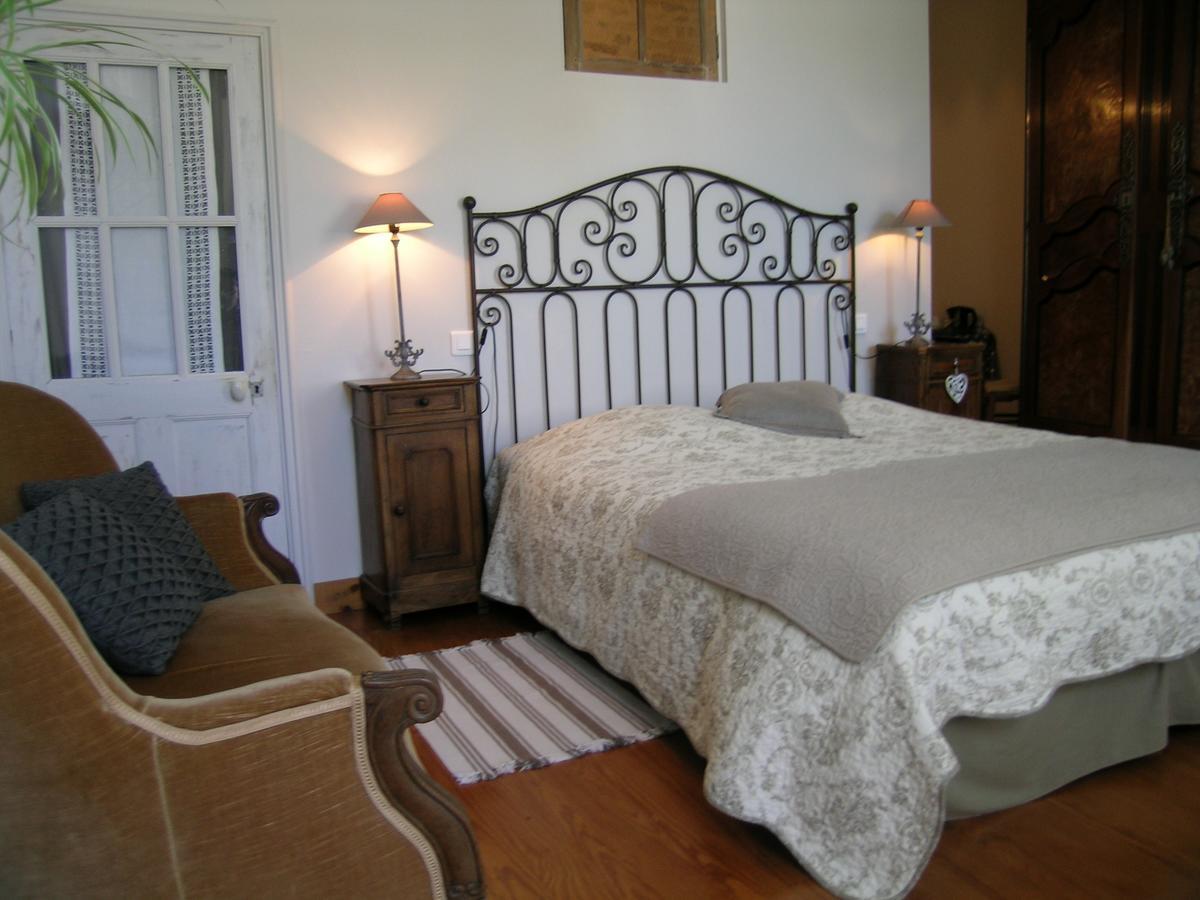Les 2 Madeleine Bed & Breakfast Saint-Saturnin-du-Bois Eksteriør bilde