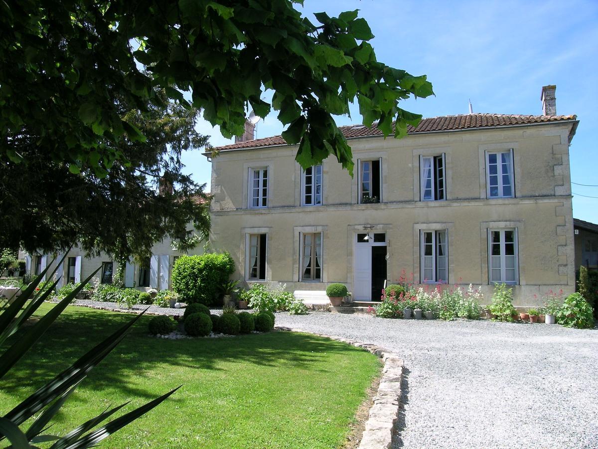 Les 2 Madeleine Bed & Breakfast Saint-Saturnin-du-Bois Eksteriør bilde