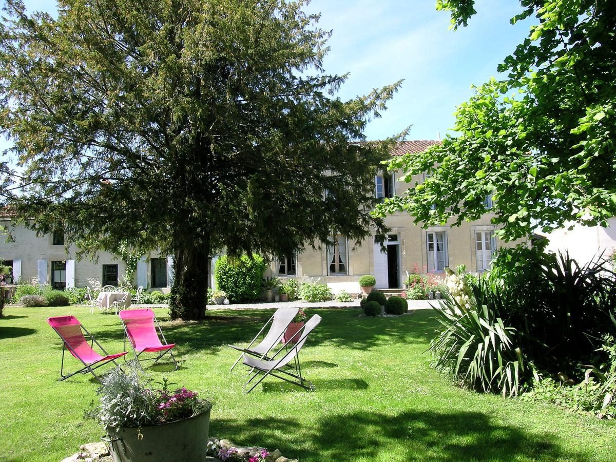 Les 2 Madeleine Bed & Breakfast Saint-Saturnin-du-Bois Eksteriør bilde
