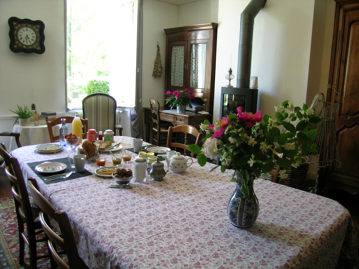 Les 2 Madeleine Bed & Breakfast Saint-Saturnin-du-Bois Eksteriør bilde