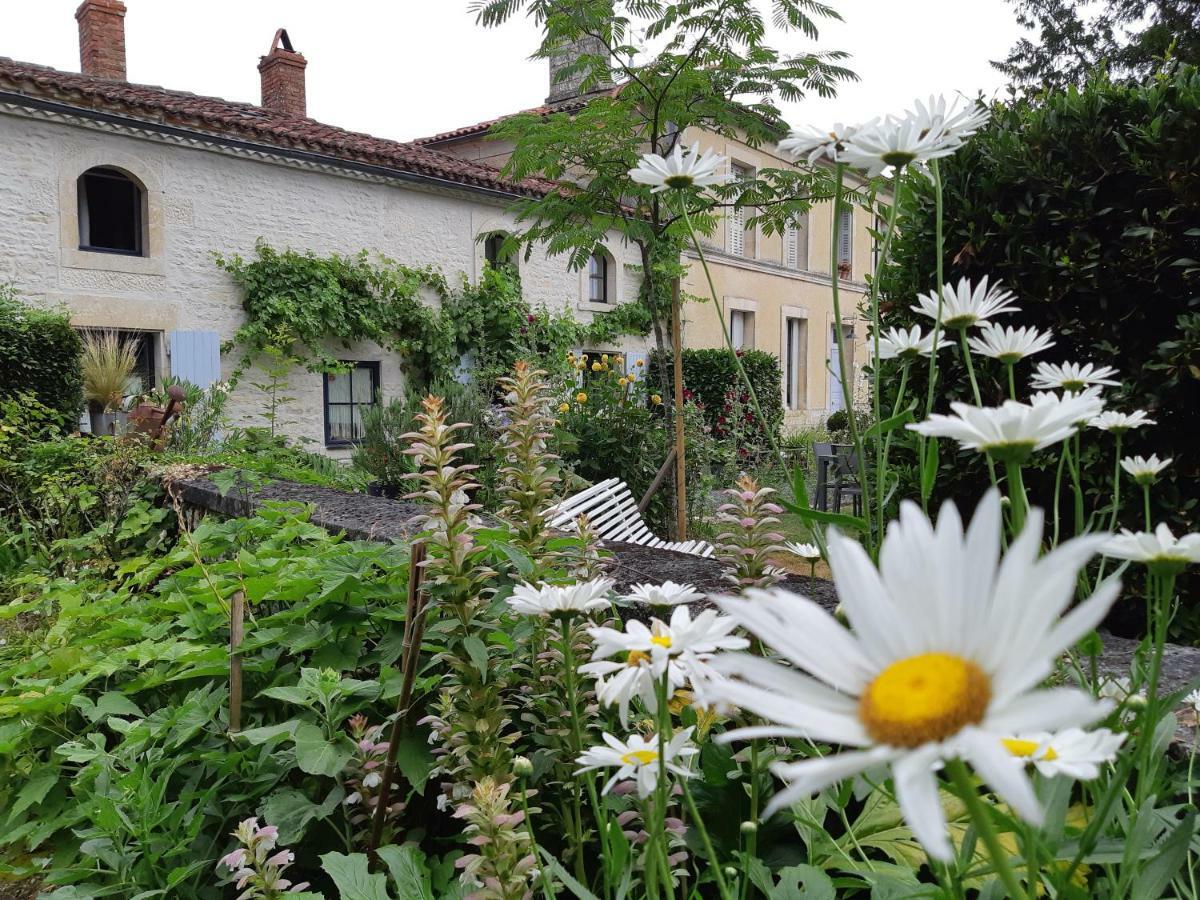 Les 2 Madeleine Bed & Breakfast Saint-Saturnin-du-Bois Eksteriør bilde