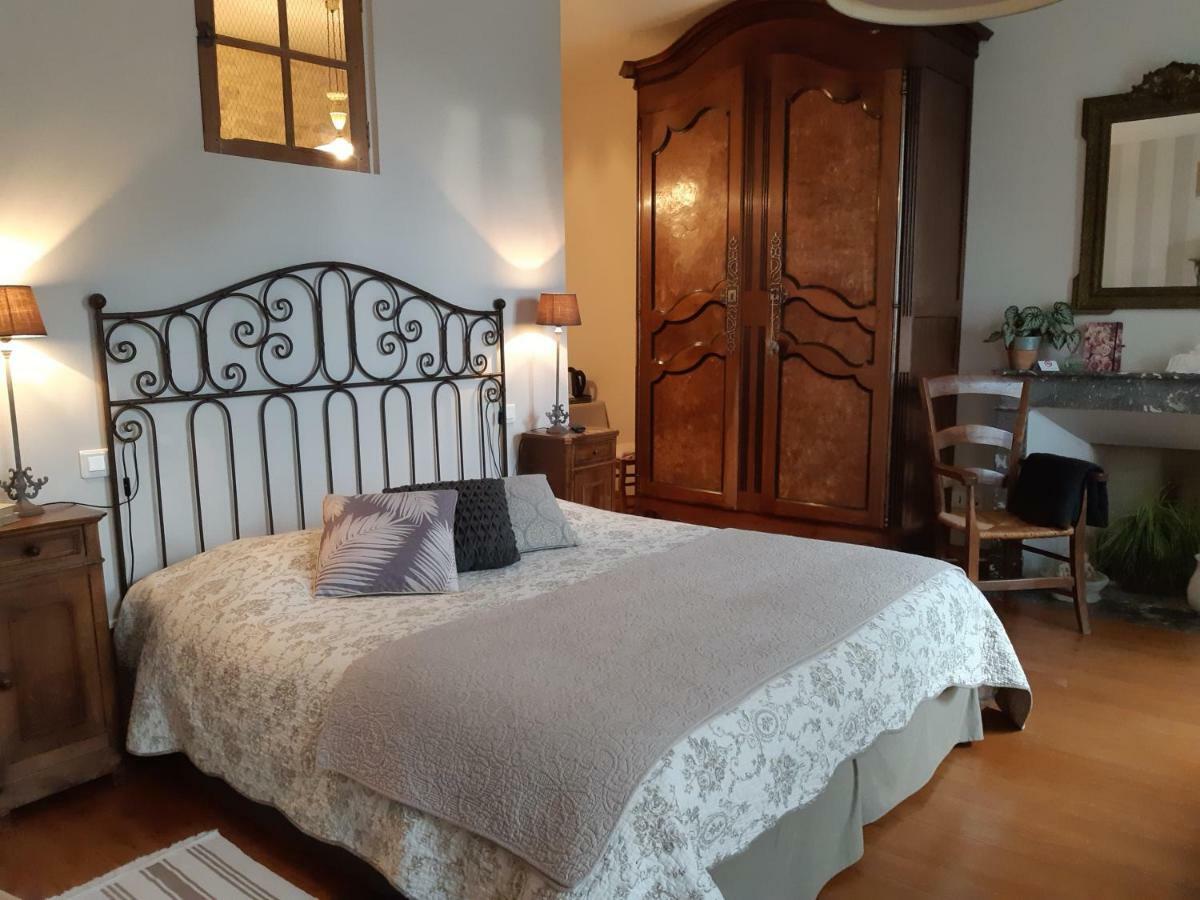 Les 2 Madeleine Bed & Breakfast Saint-Saturnin-du-Bois Eksteriør bilde