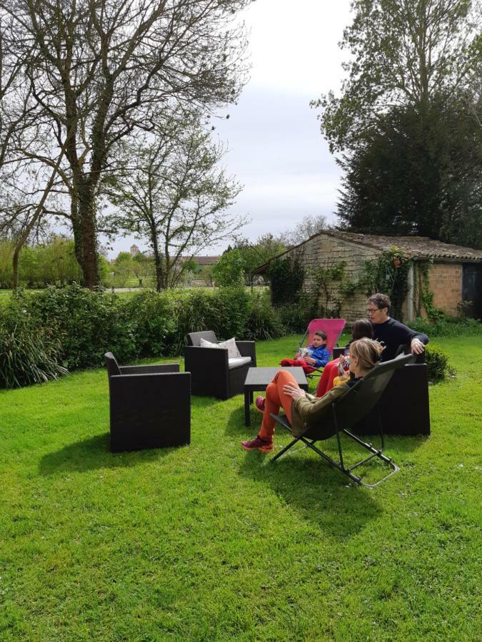 Les 2 Madeleine Bed & Breakfast Saint-Saturnin-du-Bois Eksteriør bilde